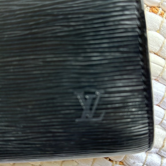 Louis Vuitton Epi Pouchette - Picture 2 of 11